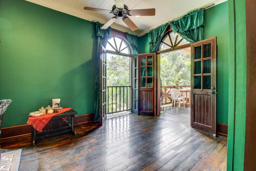 Colonial Suite @ Mahogany Hall Сан-Игнасио Экстерьер фото